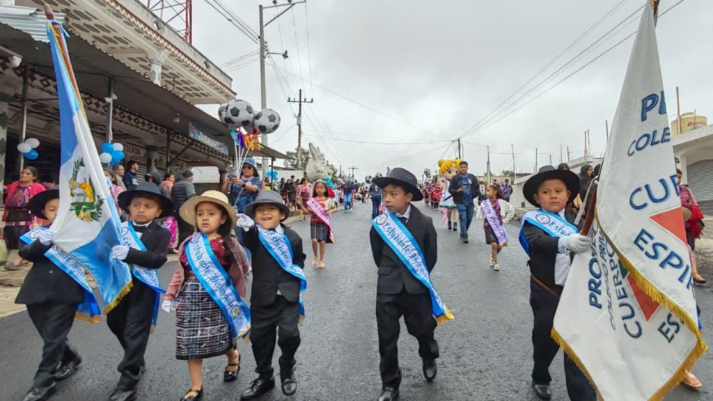 Kids during the independence parade. Guatemala