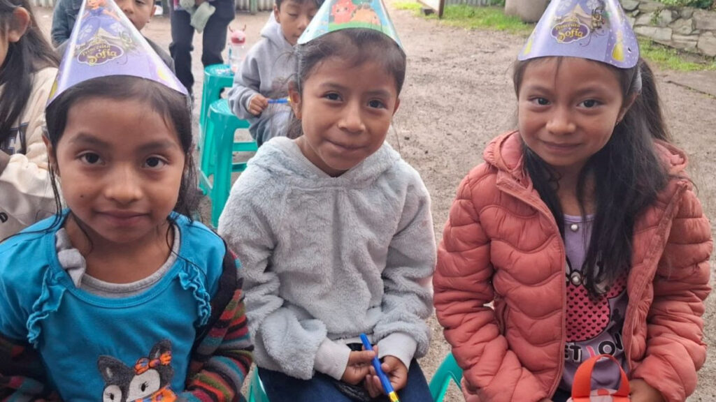 3 girl students celebrating Dia del niño