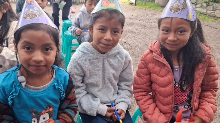 3 girl students celebrating Dia del niño